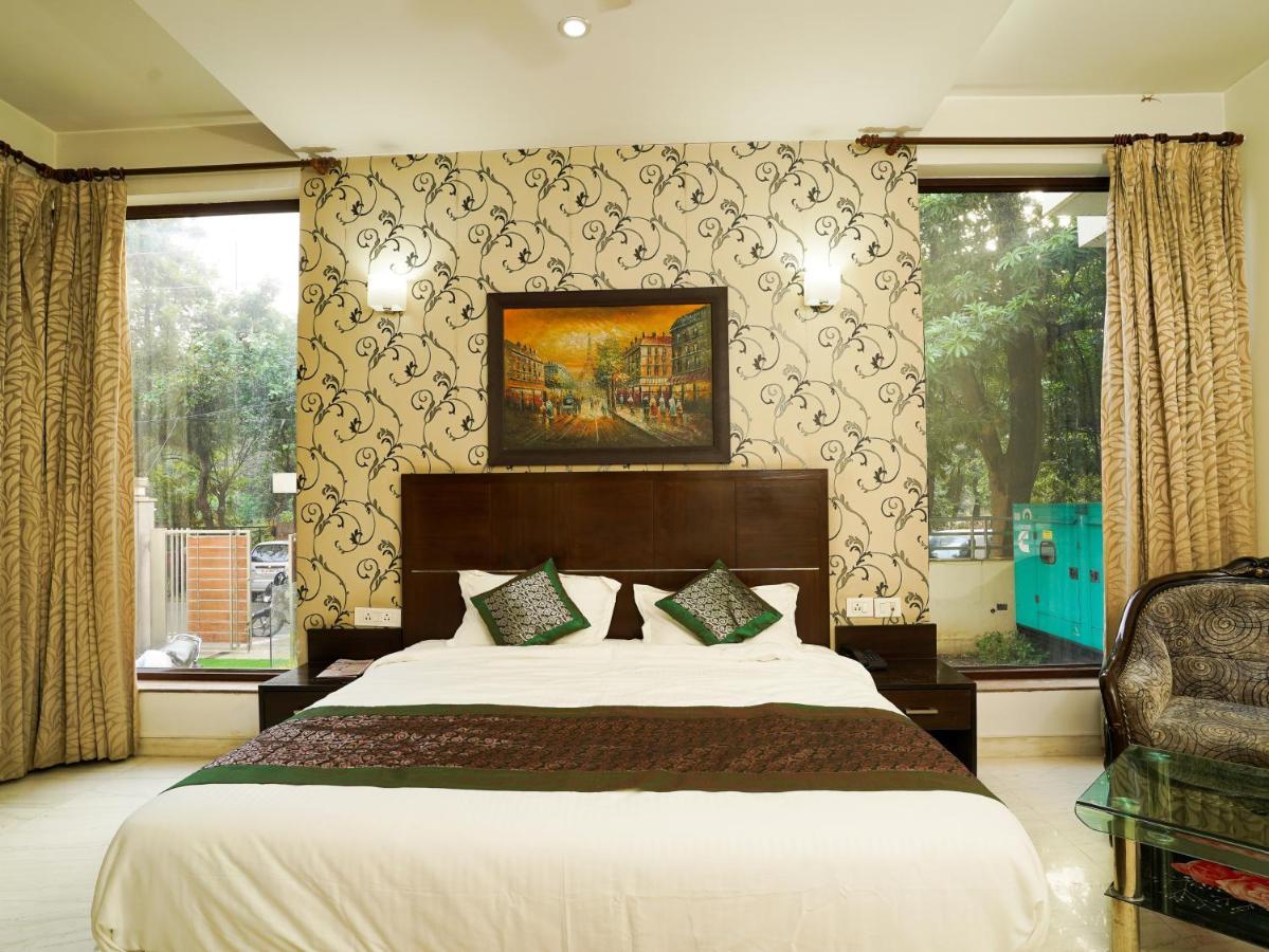 Lime Tree Hotel Sushant Lok Gurgaon Sector 29 Next To Iffco Chowk Metro Exterior photo