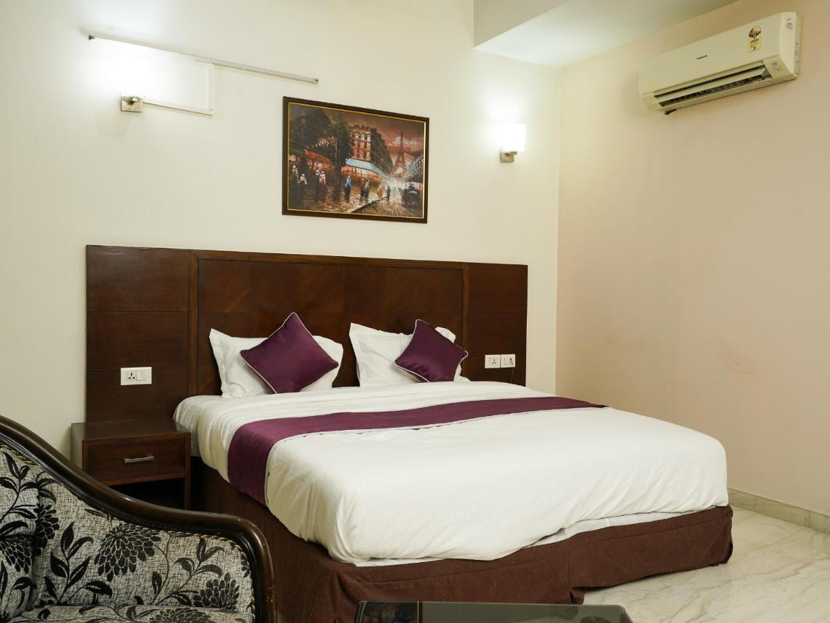 Lime Tree Hotel Sushant Lok Gurgaon Sector 29 Next To Iffco Chowk Metro Exterior photo