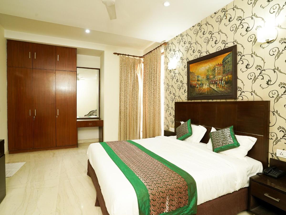 Lime Tree Hotel Sushant Lok Gurgaon Sector 29 Next To Iffco Chowk Metro Exterior photo