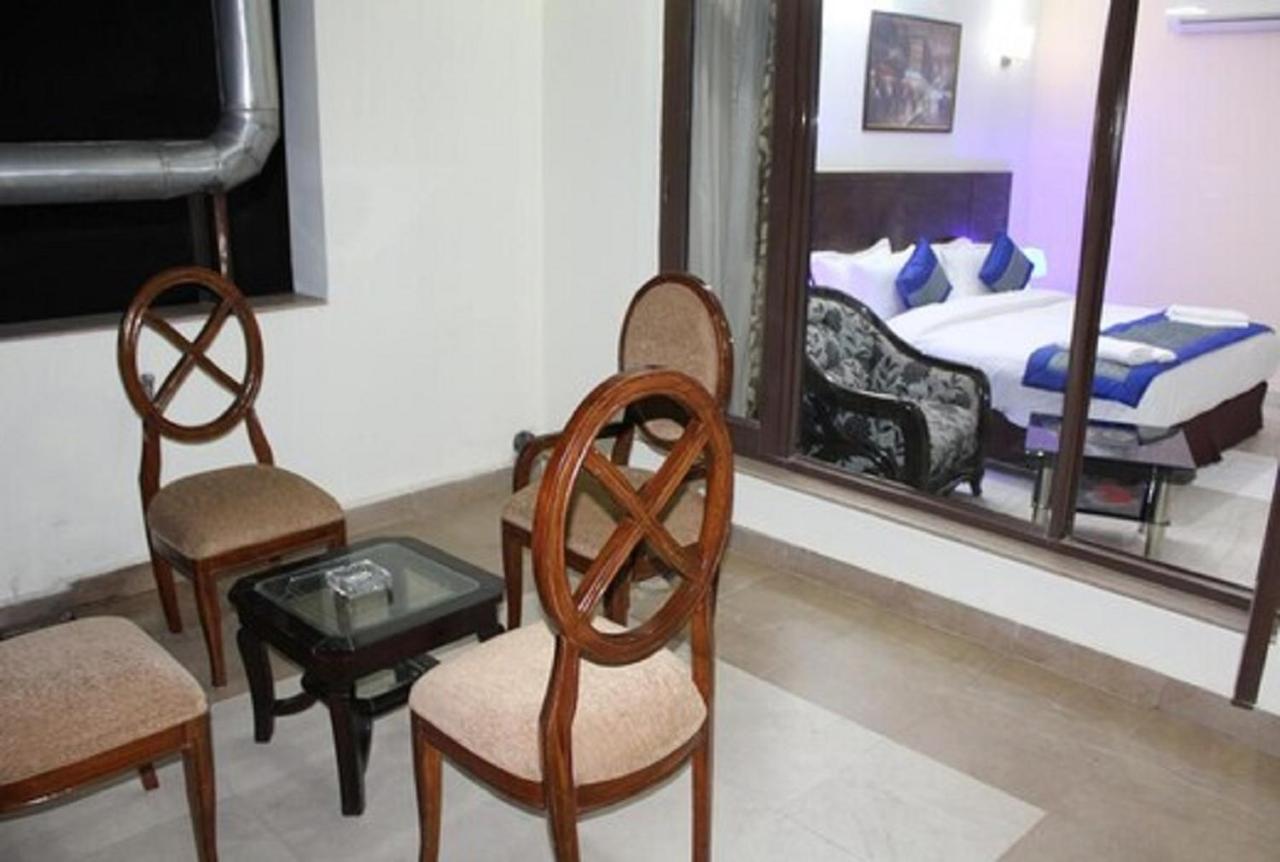 Lime Tree Hotel Sushant Lok Gurgaon Sector 29 Next To Iffco Chowk Metro Exterior photo