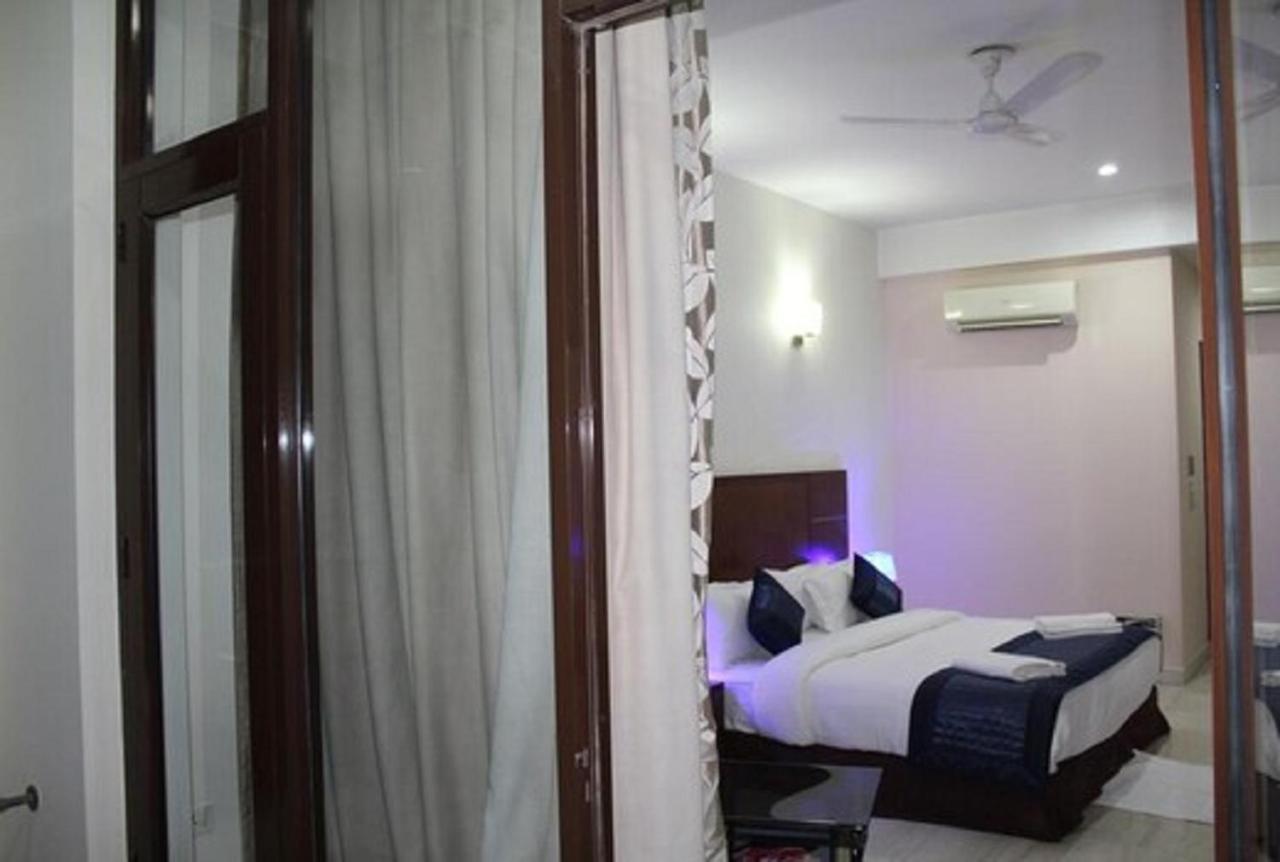 Lime Tree Hotel Sushant Lok Gurgaon Sector 29 Next To Iffco Chowk Metro Exterior photo