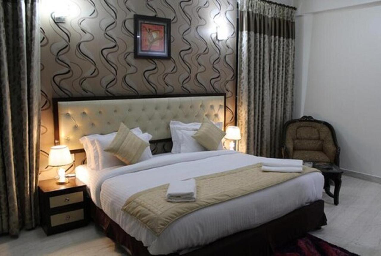 Lime Tree Hotel Sushant Lok Gurgaon Sector 29 Next To Iffco Chowk Metro Exterior photo