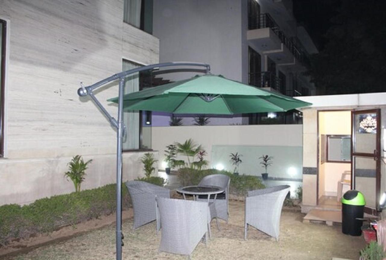 Lime Tree Hotel Sushant Lok Gurgaon Sector 29 Next To Iffco Chowk Metro Exterior photo