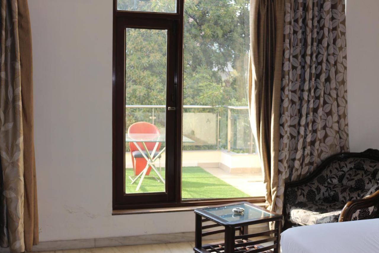 Lime Tree Hotel Sushant Lok Gurgaon Sector 29 Next To Iffco Chowk Metro Exterior photo