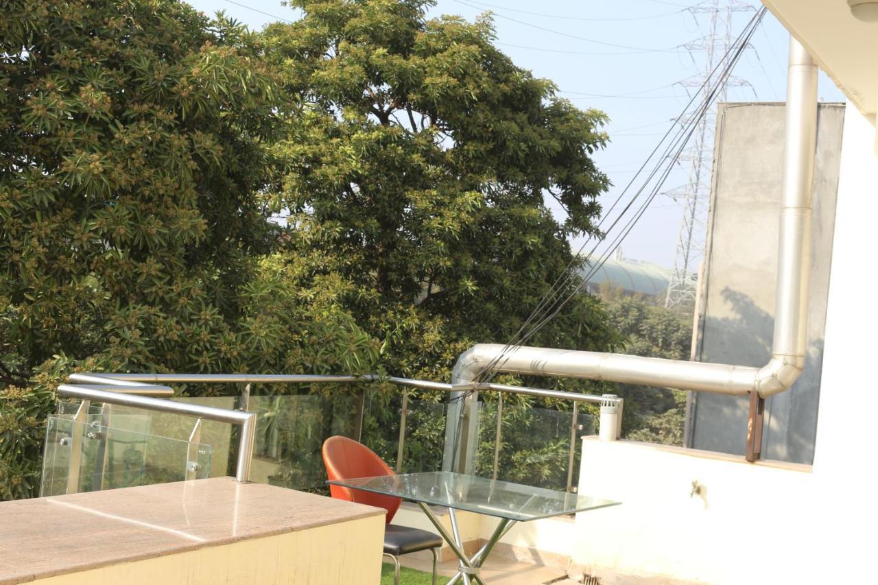 Lime Tree Hotel Sushant Lok Gurgaon Sector 29 Next To Iffco Chowk Metro Exterior photo